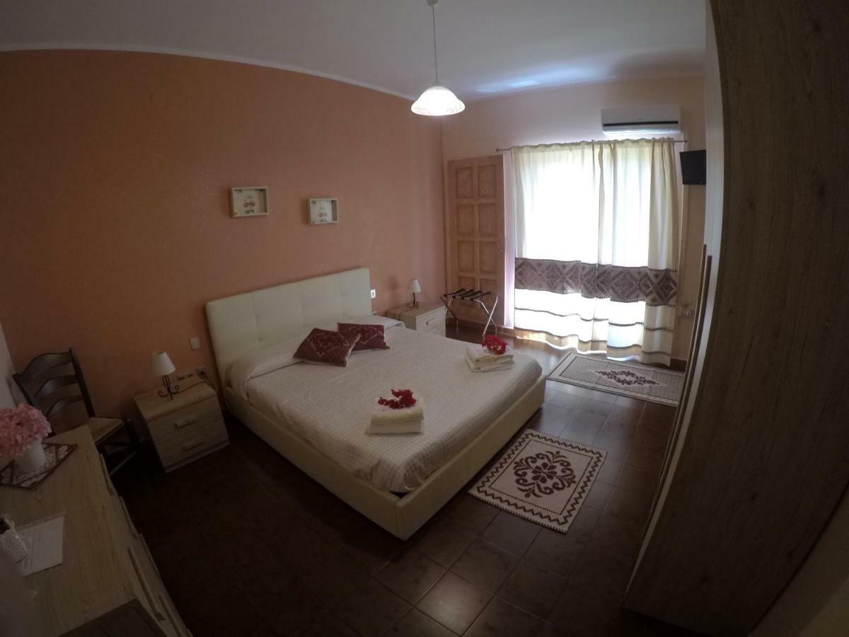 Al Sole Di Pula Bed & Breakfast Exterior photo